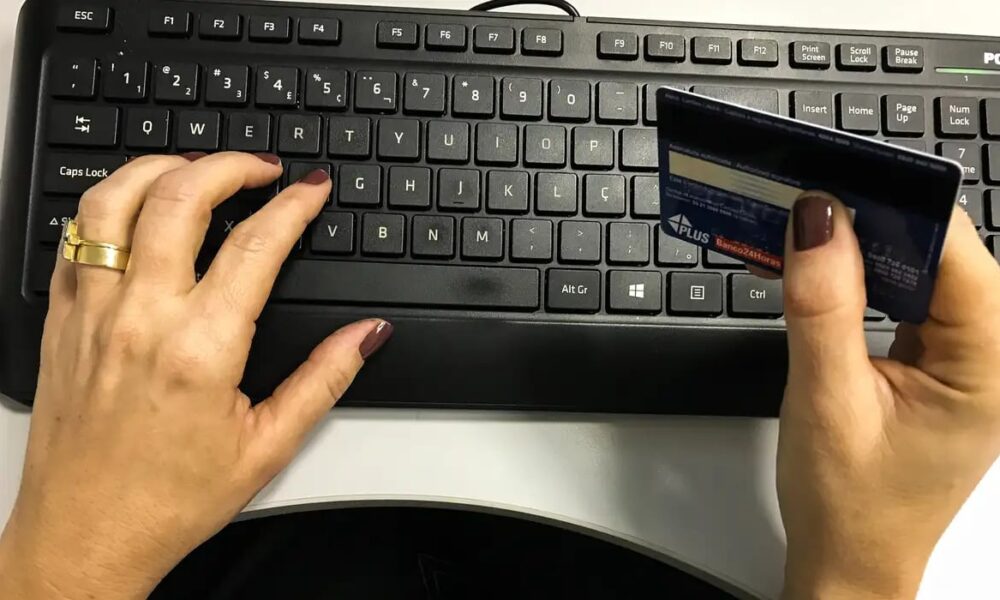 Pesquisa mostra uso frequente do cartão de crédito por pequenos negócios e reforça importância do crédito planejado