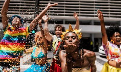 Carnaval deve movimentar entre R e R bilhões para o turismo em 2026
