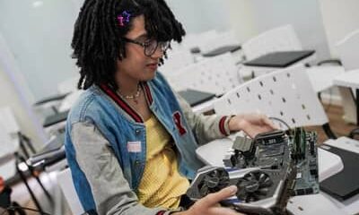 Carreta Digital: MCOM oferece cursos de tecnologia para pessoas trans e travestis em Recife (PE)