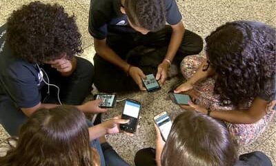Governo regulamenta ECA Digital e proíbe rolagem infinita para crianças e adolescentes