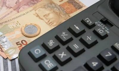 Brasil tem recorde de famílias endividadas e mais contas em atraso, revela pesquisa da CNC