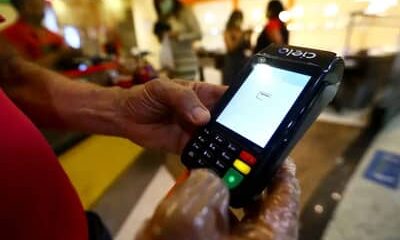 Redução da jornada de trabalho pode elevar preços em 6,2%, aponta CNI