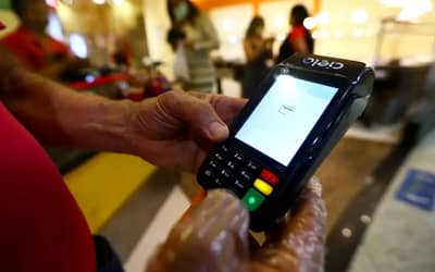 Redução da jornada de trabalho pode elevar preços em 6,2%, aponta CNI