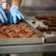 Pequena indústria brasileira tem pior desempenho desde a pandemia, aponta CNI
