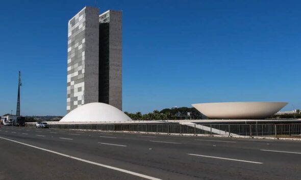 Setor produtivo pressiona Congresso para adiar discussões sobre fim da escala 6×1
