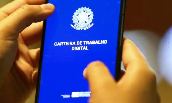 Brasileiros preferem bons salários e estabilidade do que home office e jornada reduzida, aponta CNI