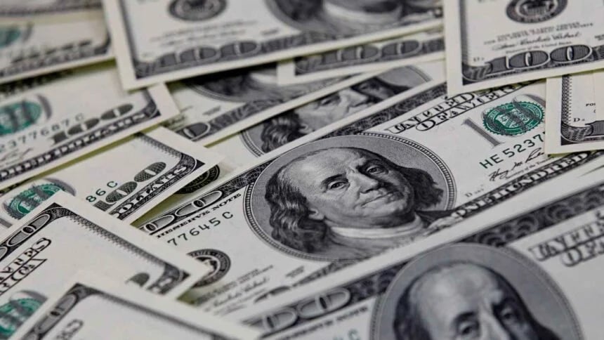 Dólar fecha o último pregão cotado a R$ 5,85