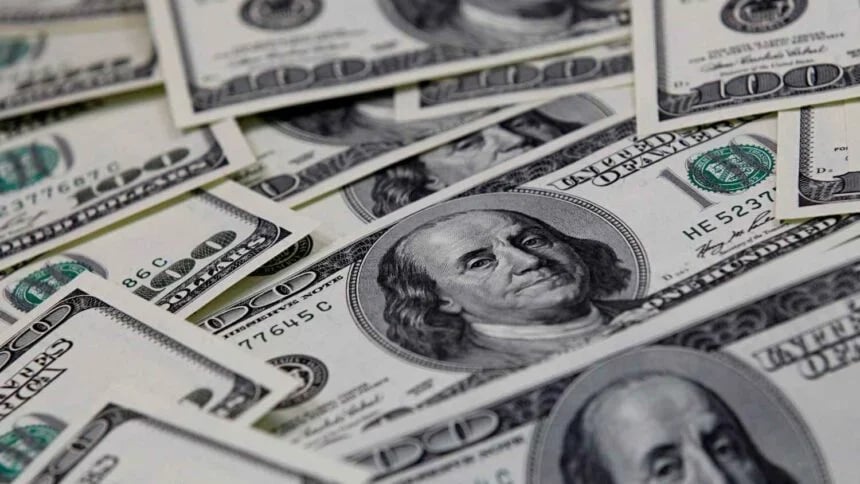 Dólar fecha o último pregão aos R$ 5,13, após alta de 0,35%