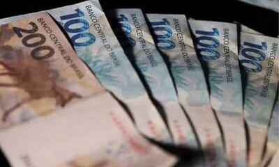 Inflação volta ao intervalo da meta, mas BC mantém cautela sobre novos cortes da Selic