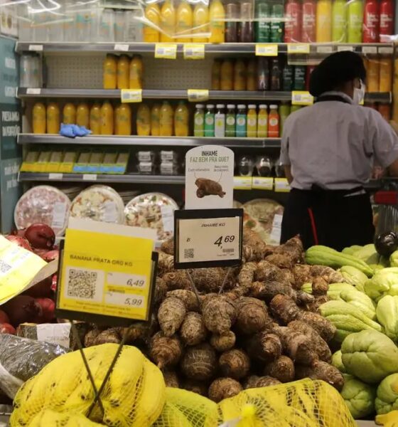 Intenção de consumo das famílias recua em agosto, aponta CNC