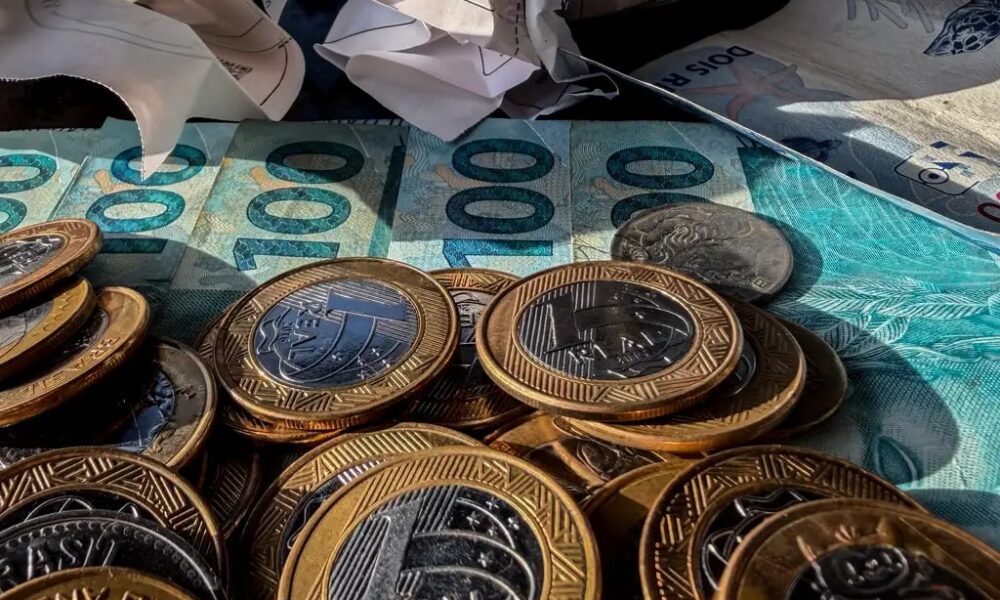 Arrecadação federal soma R$ 235,5 bilhões em agosto, impulsionada pelo setor de petróleo e gás