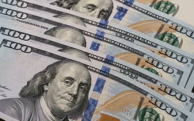 Dólar recua após fala de dirigente do Fed sobre juros