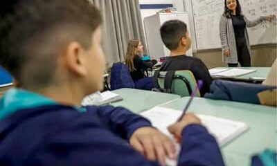 Escolaridade brasileira não acompanha demanda por profissionais qualificados, aponta CNI