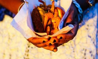 Ofício das Baianas de Acarajé mantém vivos saberes de matriz africana transmitidos entre gerações
