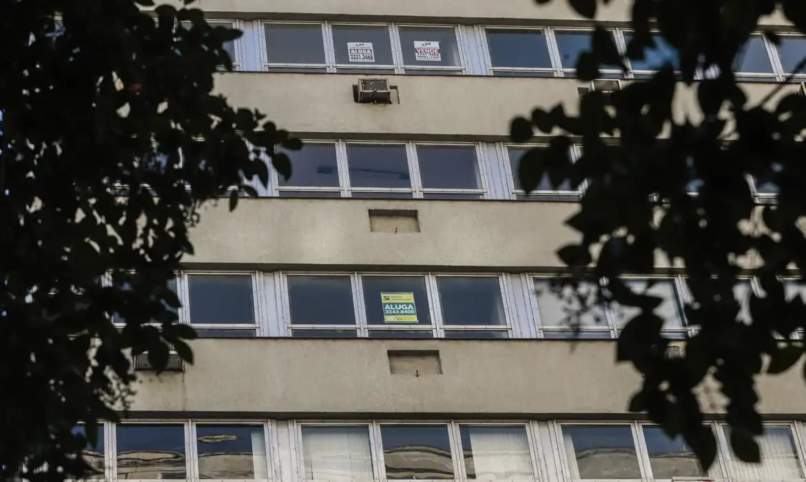 Habitação: custos pressionam orçamento de famílias e elevam risco de inadimplência; especialista aponta sinais de alerta